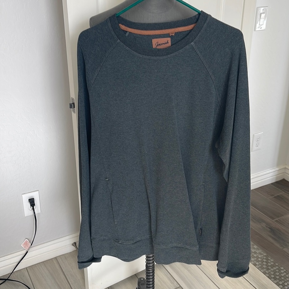 Mens pullover grey sweatshirt with pockets